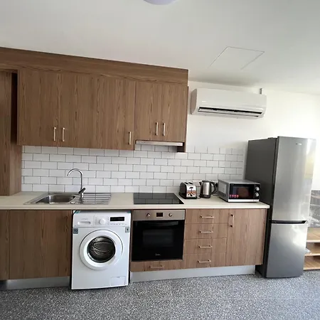 Unique 2 Storey Centre *