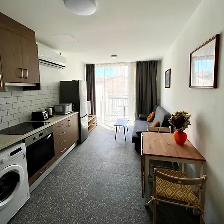 Unique 2 Storey Centre Апартаменты