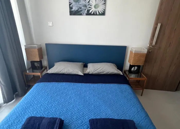 Unique 2 Storey Centre Daire