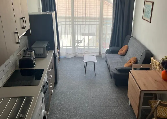 Unique 2 Storey Centre *