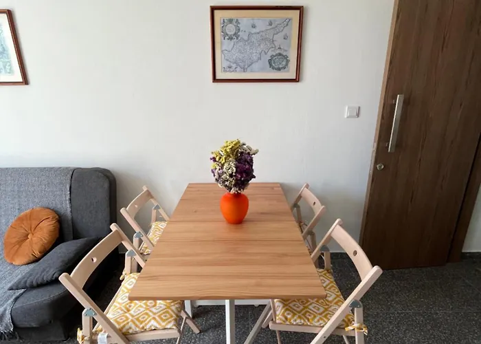 Unique 2 Storey Centre