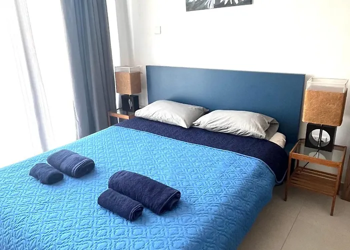 Unique 2 Storey Centre Апартаменты *